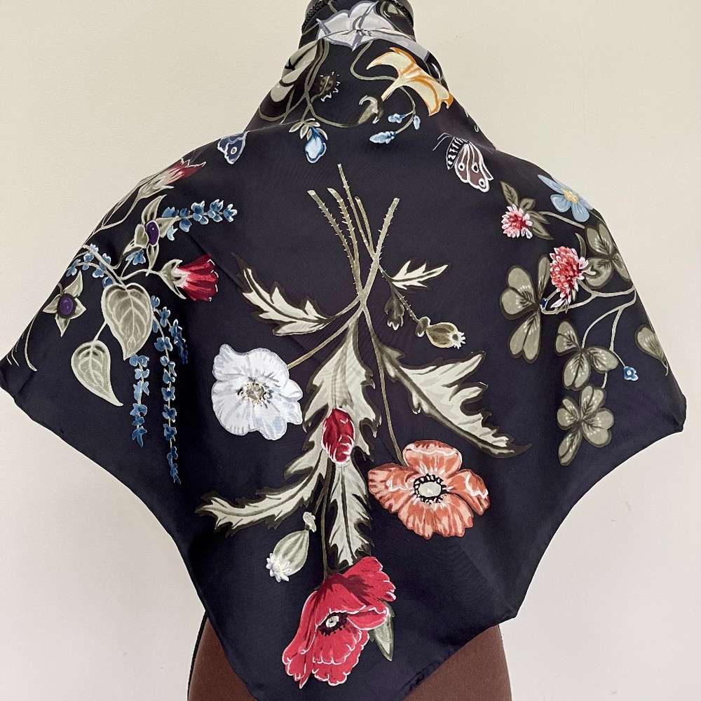 New Authentic Gucci Scarf Flora Knight Print Black Multicolor Silk Scarf… - Picture 5 of 16